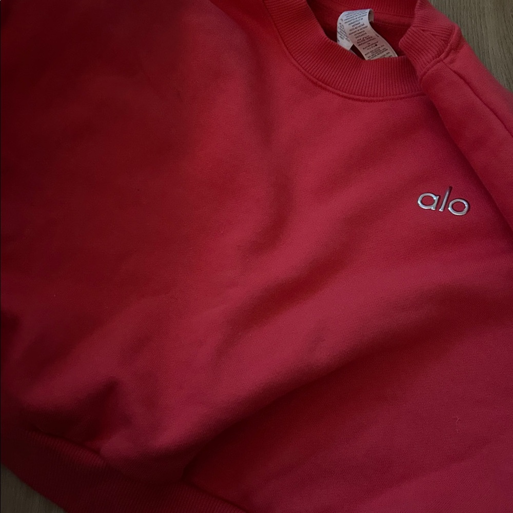 ALO Yoga Women's pink Cropped Sweater - Picture 3 of 4